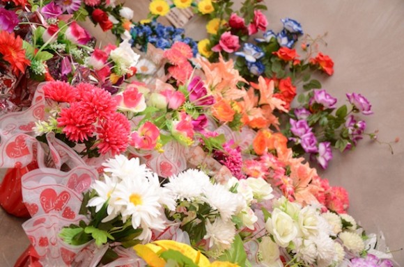 Imagem: Flores artesanais 01 Ambulantes aproveitam feriado para faturar renda extra