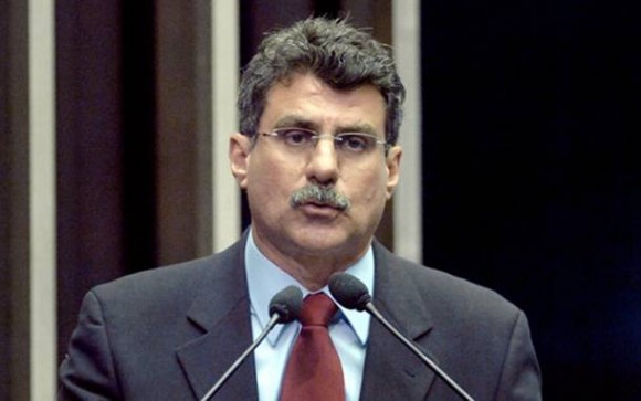 Imagem: senador Romero Jucá Servidores federais não terão reajuste em 2013