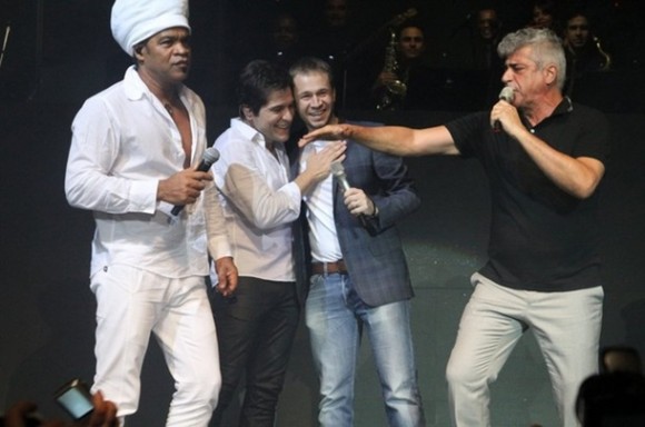 Imagem: Lulu Santos Carlinhos Brown e Tiago Leifert se juntam a Daniel no palco Famosos prestigiam show de Daniel