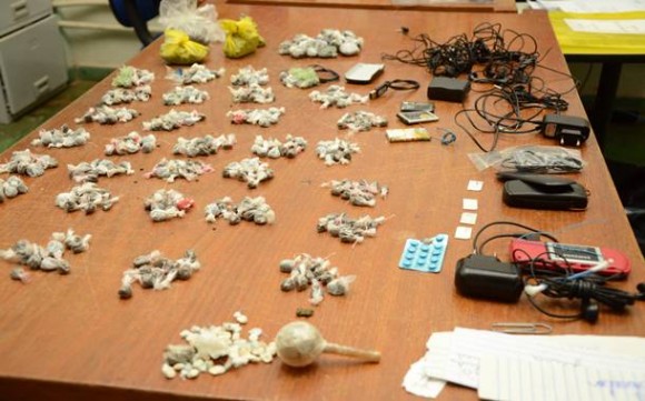 Imagem: VAR 6861 Após dia de visitas, agentes encontram mais de 300 papelotes de drogas na Mata Grande - vídeo