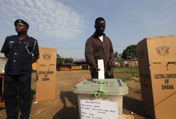 Imagem: VOTAÇÃO Gana comparece às urnas para escolher presidente