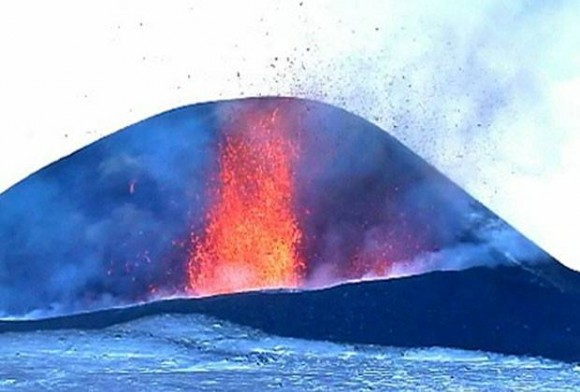 Imagem: VULCAO Vulcão na Rússia tem maior erupção da história e atrai turistas