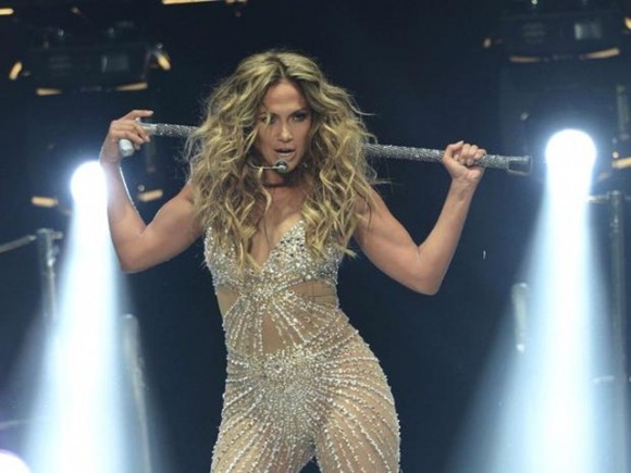 Para exibir ondas cheias de movimento como as da diva Jennifer Lopez, a recomendação é usar o difusor para secar e modelar as madeixasFoto: Getty Images