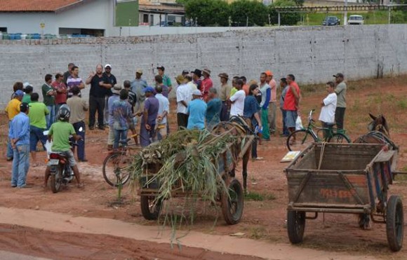 Imagem: Reunião Lindomar carroceiros Carroceiros cobram solução para novo local de despejo