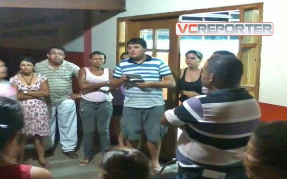 Imagem: pais de alunos Pais passam a noite em frente às escolas para garantir vagas em Rondonópolis