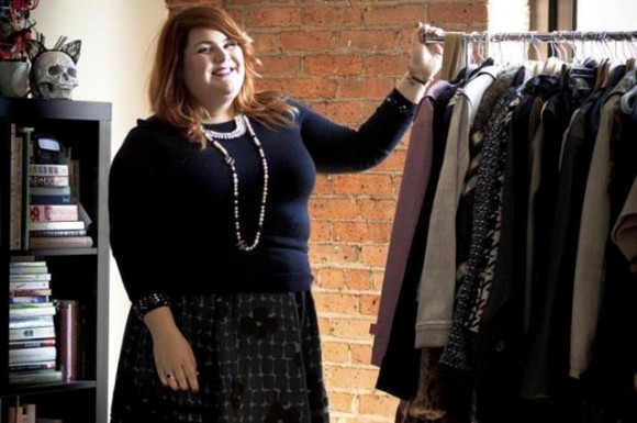 Nicolette Mason, de 26 anos, dá dicas de moda para mulheres plus size na edição americana da revista Marie Claire Foto: Deidre Schoo / NYTNS
