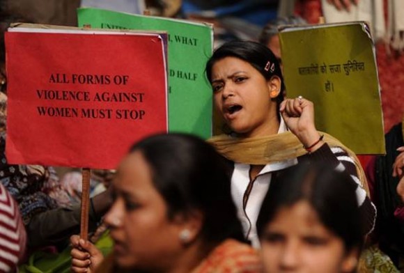 Mulheres protestam contra casos de estupro na Índia no dia 15 de janeiro (Foto: Sajjad Hussain/AFP)