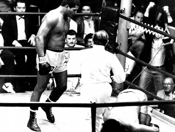 Maguila vence luta de boxe contra Antonio Musladino em 1984 (Claudine Petroli / Ag. Estado)