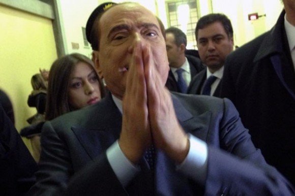 O ex-premiê italiano Silvio Berlusconi no tribunal em Milão no dia 1° de março (Foto: AFP)