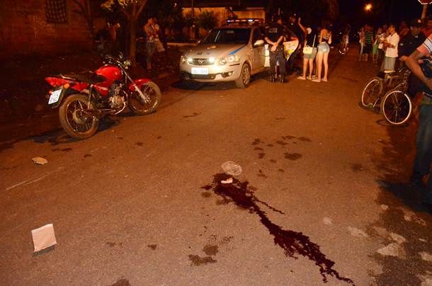 Imagem: Marcas de sangue deixada pela vítima  - Foto: Ronaldo Teixeira/AGORA MT