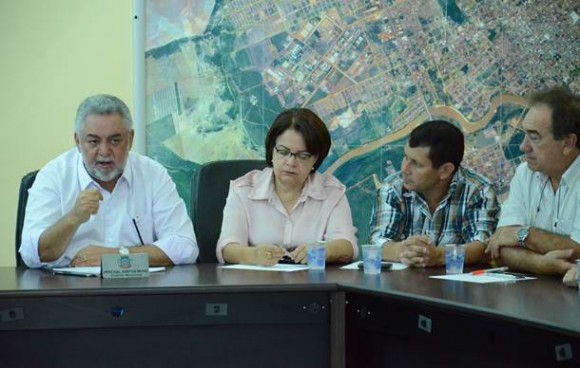 Prefeito convocou reuião para debater sobre as dificuldades que os municípios vem enfrentando-Foto: Ricardo Costa/AGORA MT
