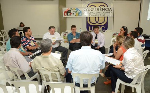 A conferência foi dividida em quatro eixos onde os membros irão levantar propostas de melhorias urbanas. Foto: Varlei Cordova/AGORA MT