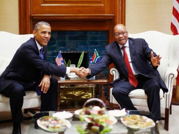 Barack Obama (à direita) e Jacob Zuma (esquerda). (Foto: Jason Reed/Reuters)