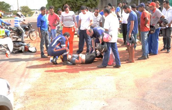 A jovem estava na rotatória no momento da colisão-Foto:Ricardo Costa/AGORA MT