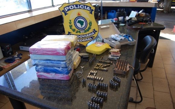 Drogas e munições apreendidas pela PRF - Foto: José Antonio Araújo / AGORA MT