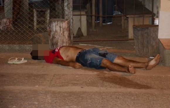 O jovem foi morto com quatro tiros - Foto: Ricardo Costa / AGORA MT