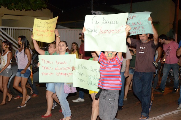 Manifesto em Pedra Preta - Foto: Varlei Cordova / AGORA MT
