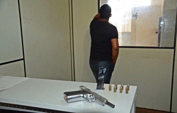 Sete munições foram recuperadas juntamente com a arma - Foto: Ricardo Costa / AGORA MT