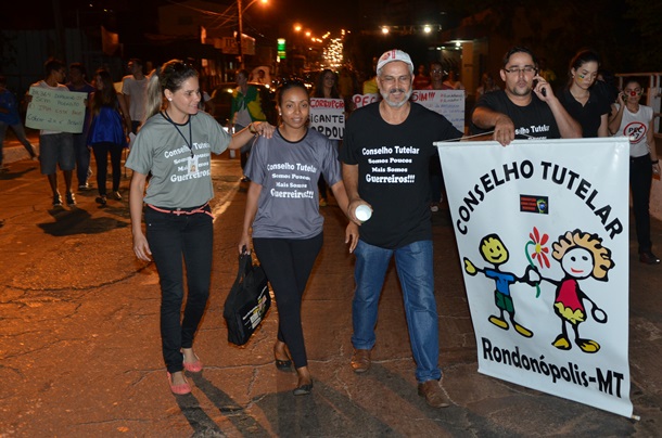 Manifestantes - Foto: Varlei Cordova / AGORA MT