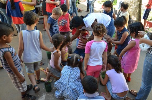 As crianças também participaram do plantio-Foto:Ricardo Costa/AGORA MT