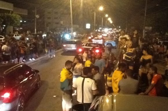 A torcida Rondonopolitana foi as ruas comemorar - Foto:Ronaldo Teixeira/AGORA MT