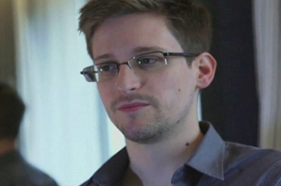 Edward Snowden, ex-funcionário da CIA que denunciou monitoramento de informações (Foto: Reprodução Globo News)