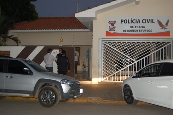 De acordo com o Delegado de Policia Civil Dr. Marcelo Jardin os dois acusados permanecem presos na Delegacia de Roubos e Furtos - Foto:AGORA MT
