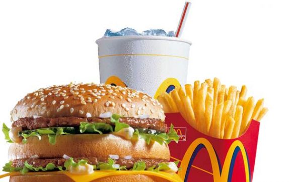 Entre os 57 países analisados, o Brasil tem o quinto Big Mac mais caro -Noruega e Venezuela lideram.