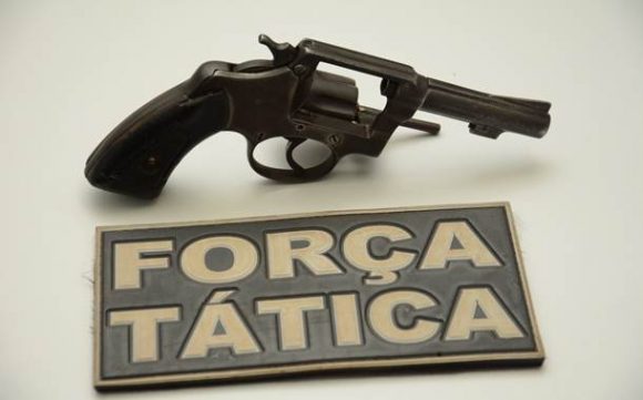 Arma encontrada com Edson Nunes de Carvalho - Foto: Varlei Cordova/AGORA MT