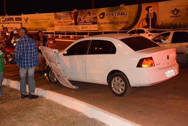 Imagem: Carro envolvido na colisão com a motocicleta - Foto: Ricardo Costa/AGORA MT