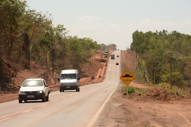 Imagem: Rodovia em obra e sem sinalização – Foto: Varlei Cordova/AGORA MT