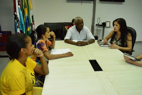 Reunião para discutir problema sofrido pela Haitiana - Foto: Ronaldo Teixeira / AGORA MT