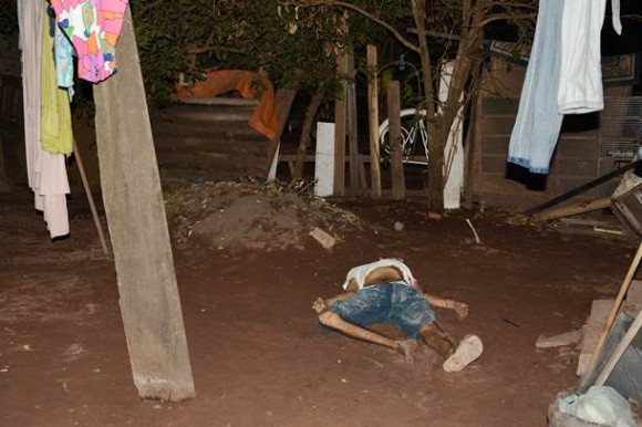 Glauber caiu morto no quintal de casa - Foto: Ronaldo Teixeira / AGORA MT
