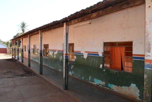 Imagem: Telhado da escola está comprometido – Foto: Ricardo Costa/AGORA MT