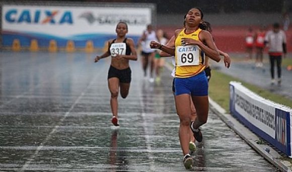 Ana Karolyne Silva conquistou medalha de ouro nos 800 metros - Foto: Reprodução/ CBat