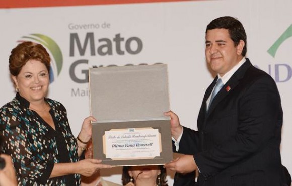 Dilma recebe título de cidadã rondonopolitana - Foto: Varlei Cordova / AGORA MT