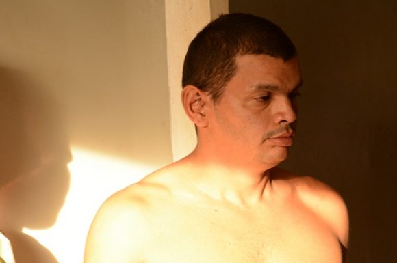  Tadeu de Oliveira Lopes, 30 anos, foi reconhecido pela vítima como o autor do roubo - Foto: Varlei Cordova/AGORA MT
