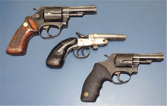 Três armas de Fogo foram retiradas de circulação na madruga deste sábado (05) - Foto: Ricardo Costa / AGORA MT