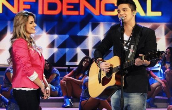 Luan Santana e a namorada no palco do Domingão (Foto: Domingão do Faustão / TV Globo)