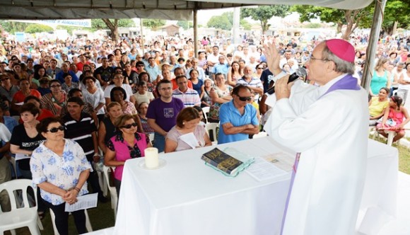 Celebração com o Bispo Dom Juventino Kestering - Foto: Ronaldo Teixeira / AGORA MT 