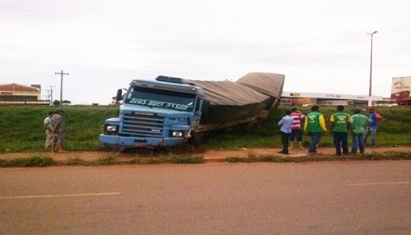 Caminhão após acidente - Foto: Ronaldo Teixeira / AGORA MT