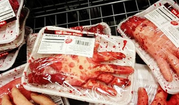 Mercado se desculpa por colocar membros humanos falsos em congeladores na Noruega - Foto: Internet