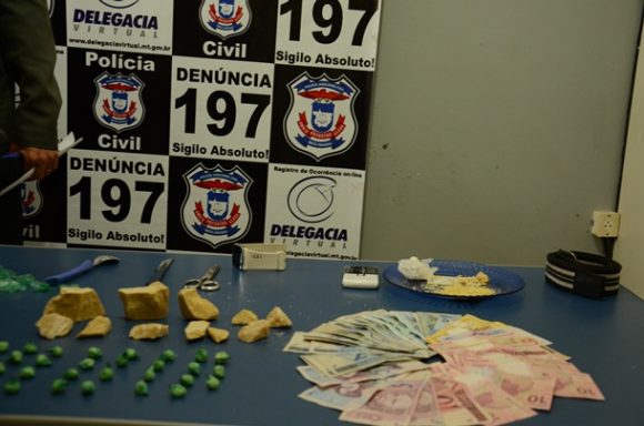 Droga e dinheiro apreendido - Foto: Aécio Moraes/ AGORA MT