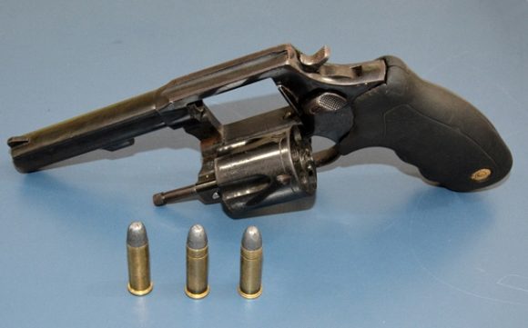 A arma tem registro de roubo/furto - Foto: Aécio Moraes/ AGORA MT