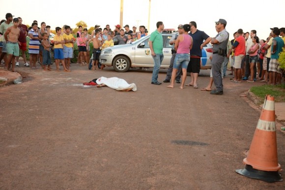 O jovem Maicon Douglas Alecrim dos Santos, 17 anos, morreu após ser baleado com um tiro na cabeça: Varlei Cordova/AGORAMT