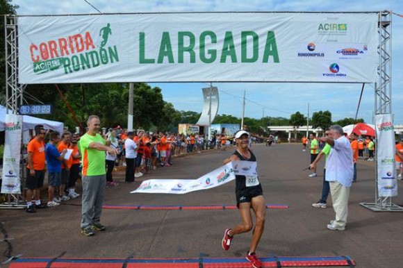  Vencedor da edição 2013 da Corrida Acir Rondon, mineiro Valdir Sergio Oliveira – Foto: Ricardo Costa/AGORA MT
