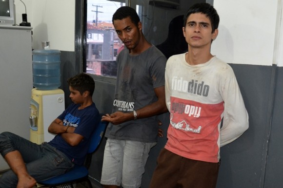 Jovens presos - Foto: Aécio Morais/ AGORA MT