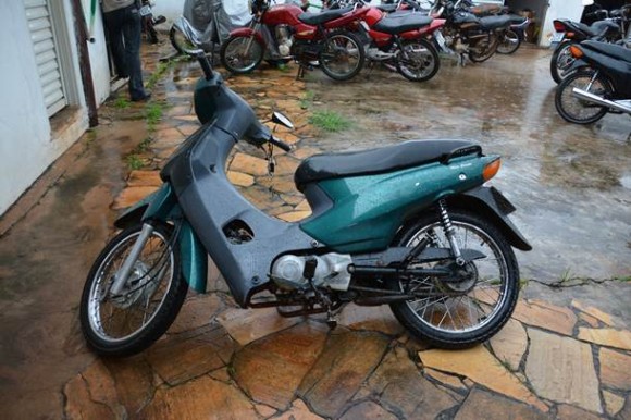 Motocicleta encontrada pelo agentes da DERF – Foto: Aécio Morais / AGORA MT