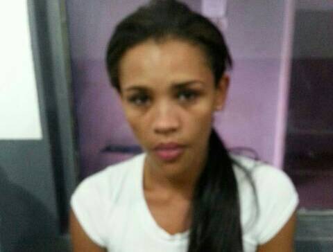 Karina Rameiro Peres, 28 anos, presa com os objetos - Foto: AGORA MT