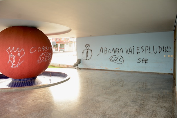 Pichações nas paredes - Foto: Varlei Cordova / AGORA MT